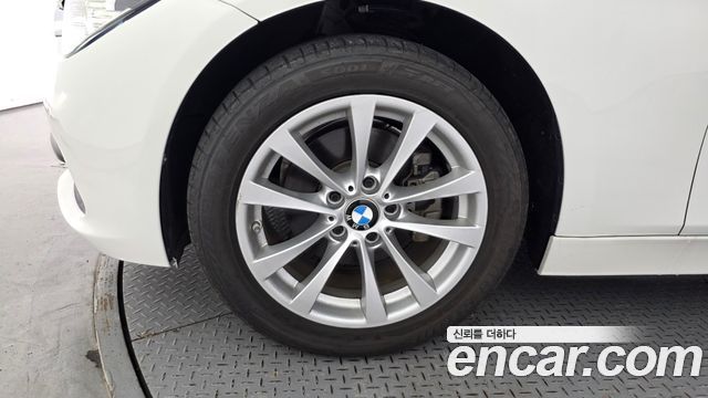 BMW 3-Series 2018 — photo 5