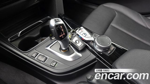 BMW 3-Series 2018 — photo 9