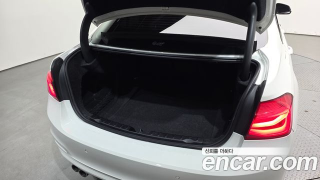 BMW 3-Series 2018 — photo 20