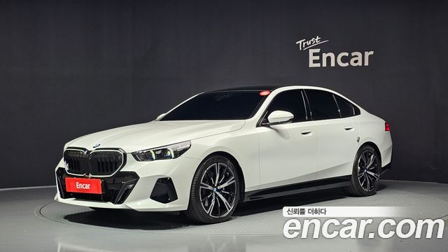BMW 5-Series 2026 — photo 1