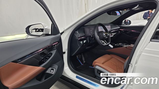 BMW 5-Series 2026 — photo 13
