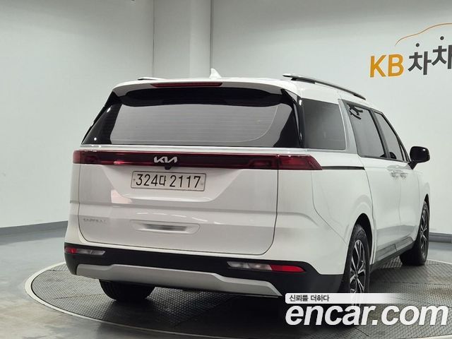 Kia Canival 2023 — photo 3