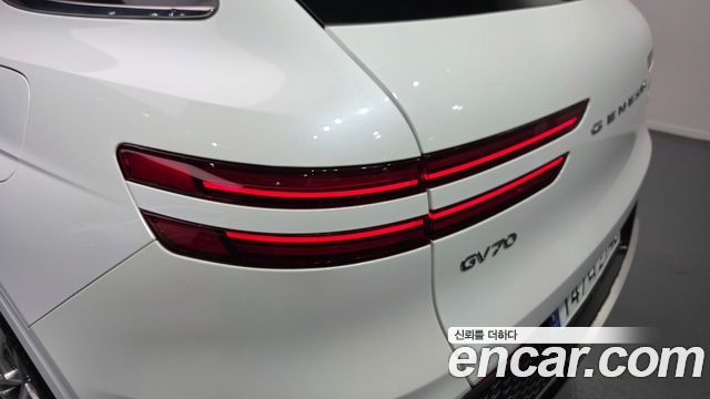 Genesis GV70 2021 — photo 9