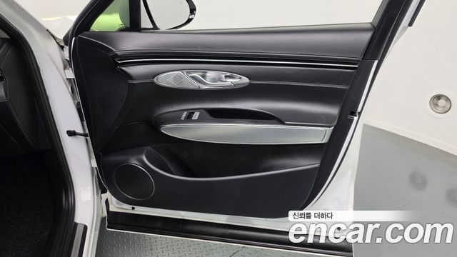 Genesis GV70 2021 — photo 14