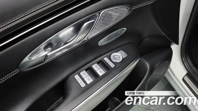 Genesis GV70 2021 — photo 27