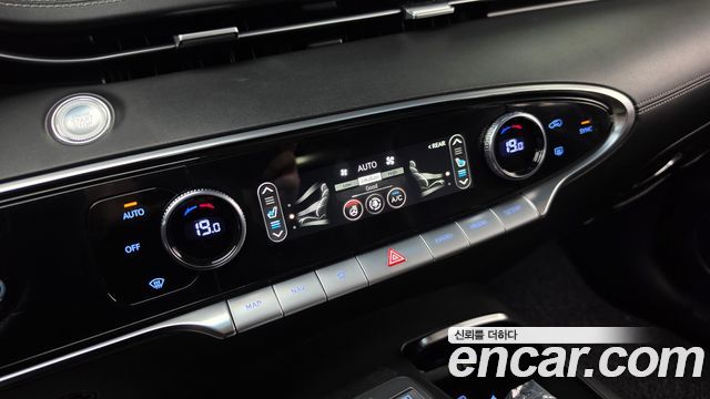 Genesis GV70 2021 — photo 28