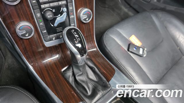 Volvo S60 2017 — photo 12