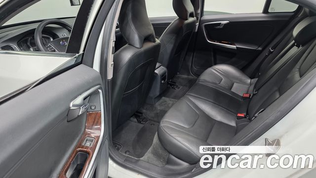 Volvo S60 2017 — photo 18