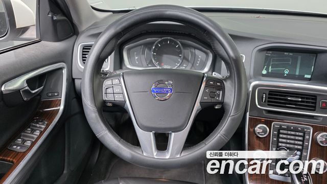 Volvo S60 2017 — photo 19