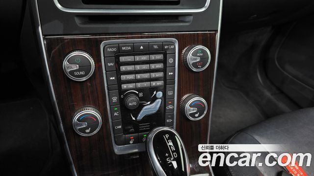 Volvo S60 2017 — photo 21