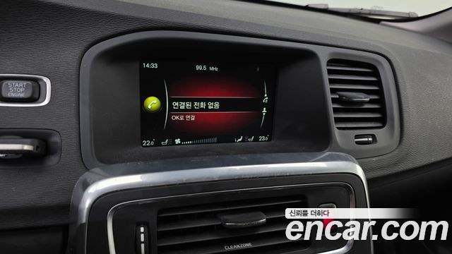 Volvo S60 2017 — photo 23
