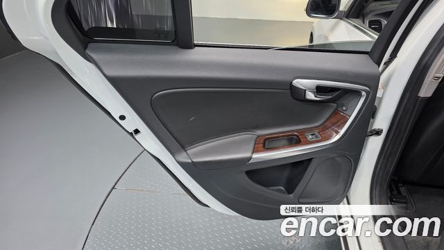 Volvo S60 2017 — photo 15