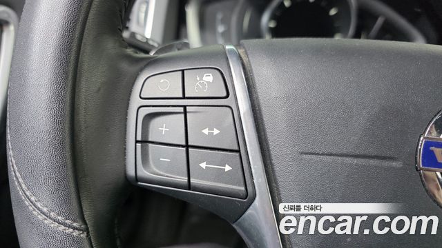 Volvo S60 2017 — photo 27