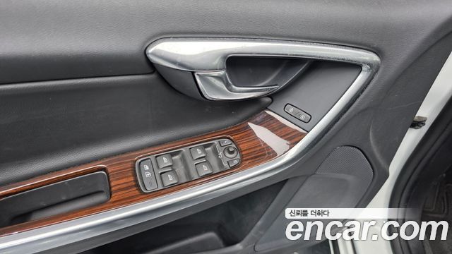 Volvo S60 2017 — photo 30