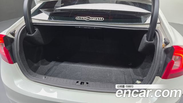 Volvo S60 2017 — photo 35