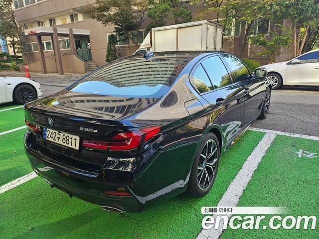 BMW 5-Series 2023 — photo 2