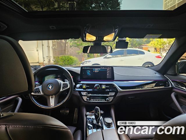 BMW 5-Series 2023 — photo 7