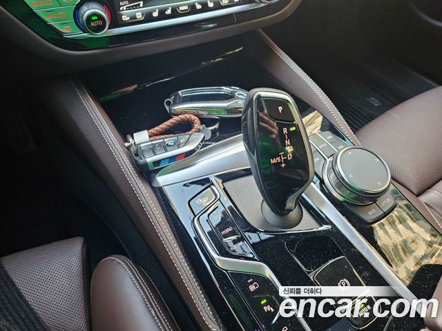 BMW 5-Series 2023 — photo 9