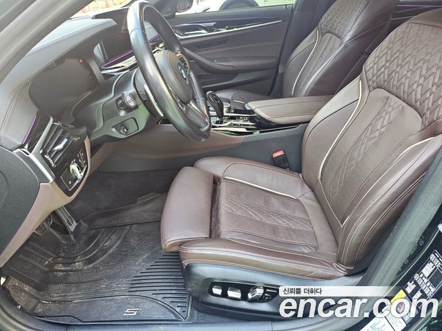 BMW 5-Series 2023 — photo 10