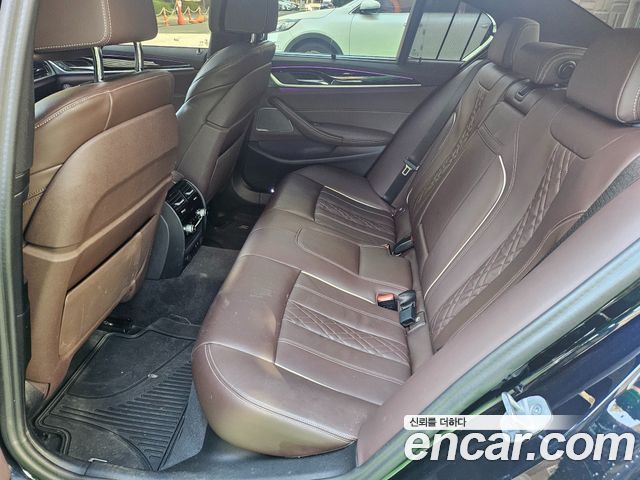 BMW 5-Series 2023 — photo 11