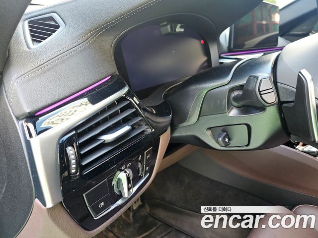 BMW 5-Series 2023 — photo 12