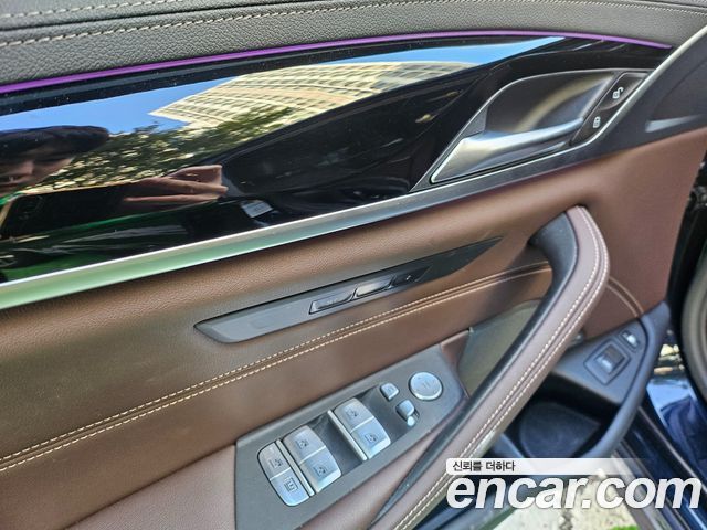 BMW 5-Series 2023 — photo 16