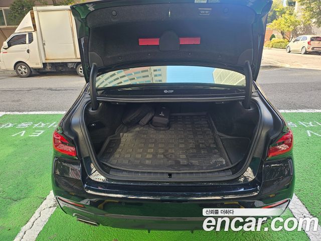 BMW 5-Series 2023 — photo 19