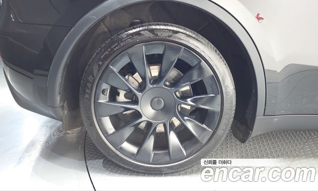 Tesla Model Y 2024 — photo 5