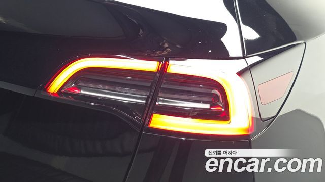 Tesla Model Y 2024 — photo 9