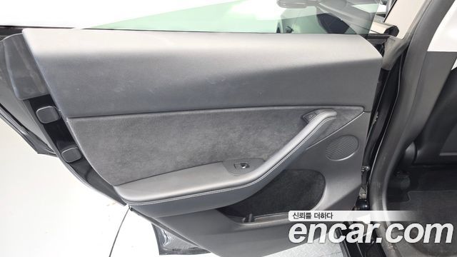 Tesla Model Y 2024 — photo 15