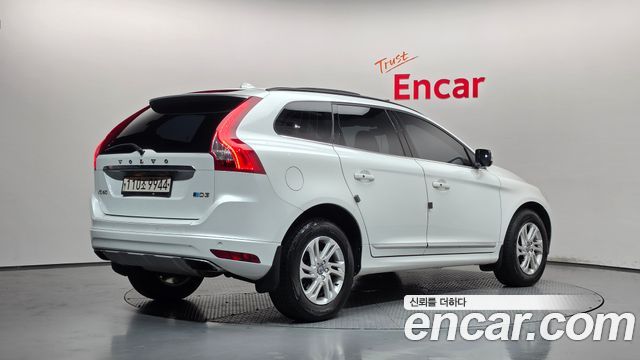 Volvo XC60 2017 — photo 2