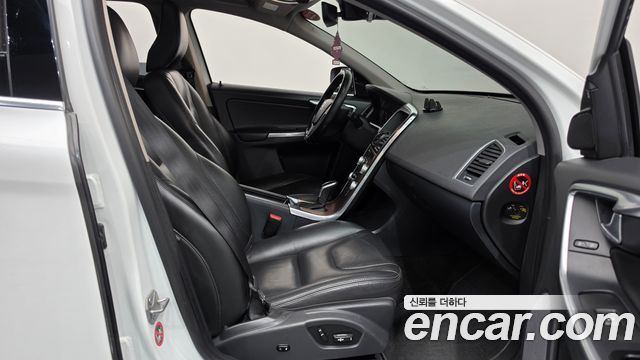 Volvo XC60 2017 — photo 11