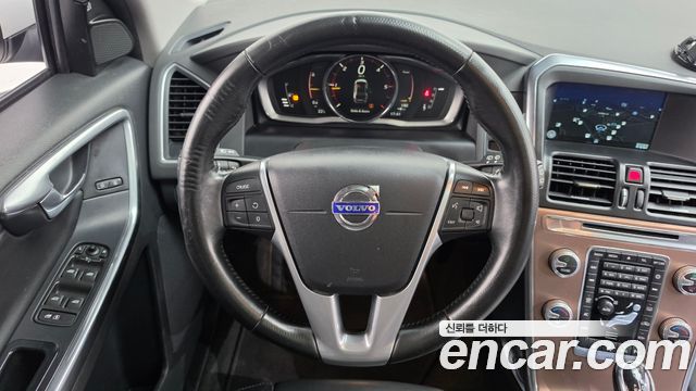 Volvo XC60 2017 — photo 13