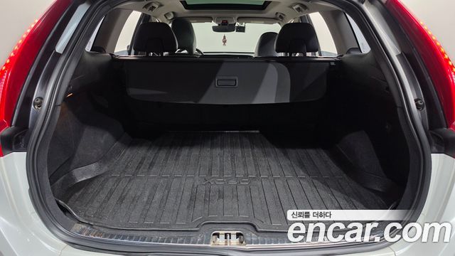 Volvo XC60 2017 — photo 20