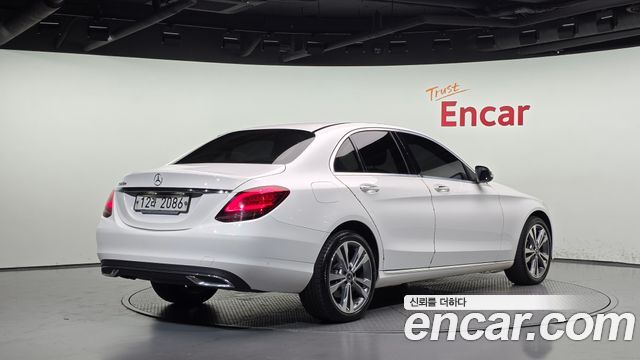 Mercedes-Benz C-Class 2019 — photo 2