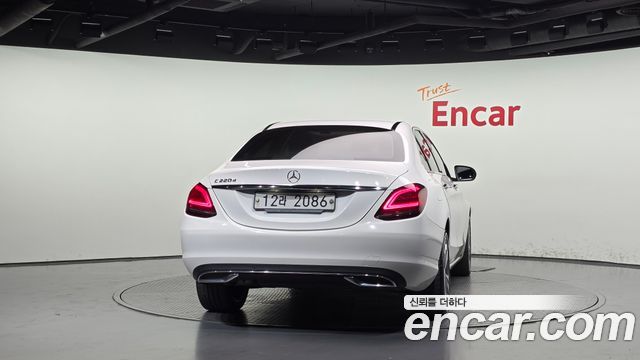 Mercedes-Benz C-Class 2019 — photo 4