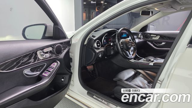 Mercedes-Benz C-Class 2019 — photo 10