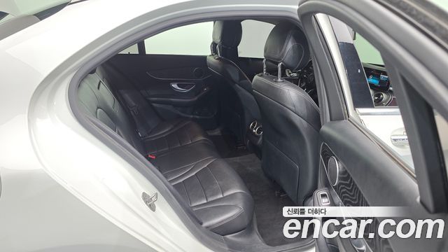 Mercedes-Benz C-Class 2019 — photo 12
