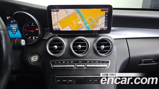 Mercedes-Benz C-Class 2019 — photo 14