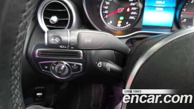 Mercedes-Benz C-Class 2019 — photo 17