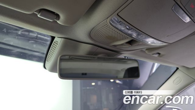 Mercedes-Benz C-Class 2019 — photo 19