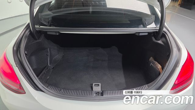 Mercedes-Benz C-Class 2019 — photo 20