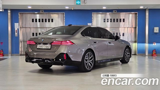 BMW 5-Series 2026 — photo 2