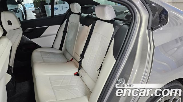 BMW 5-Series 2026 — photo 10