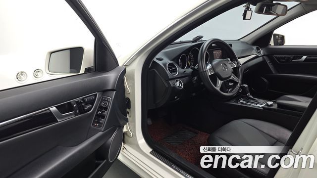 Mercedes-Benz C-Class 2012 — photo 10
