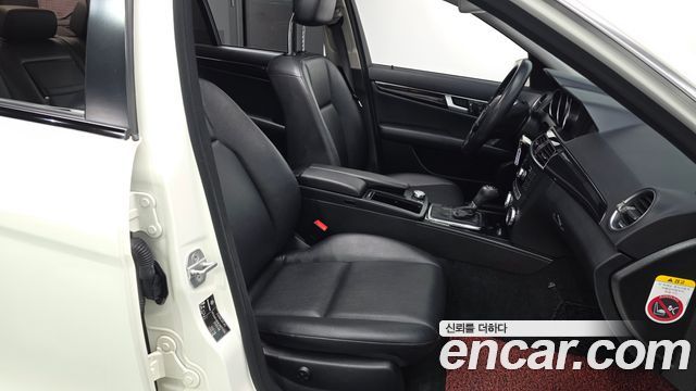 Mercedes-Benz C-Class 2012 — photo 11