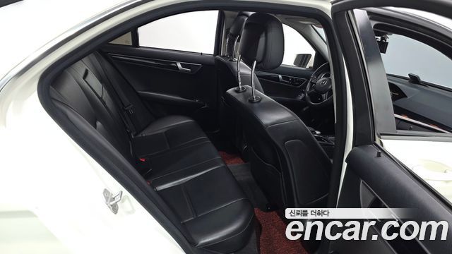 Mercedes-Benz C-Class 2012 — photo 12
