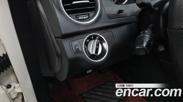Mercedes-Benz C-Class 2012 — photo 18