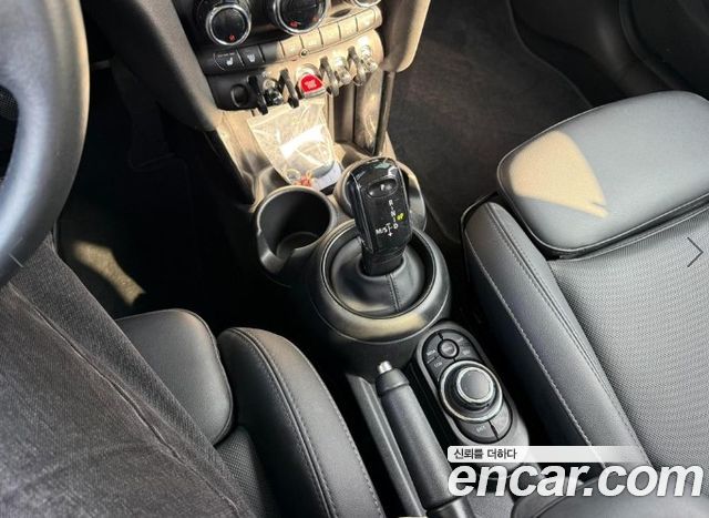 Mini Cooper 2023 — photo 13