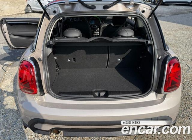 Mini Cooper 2023 — photo 17